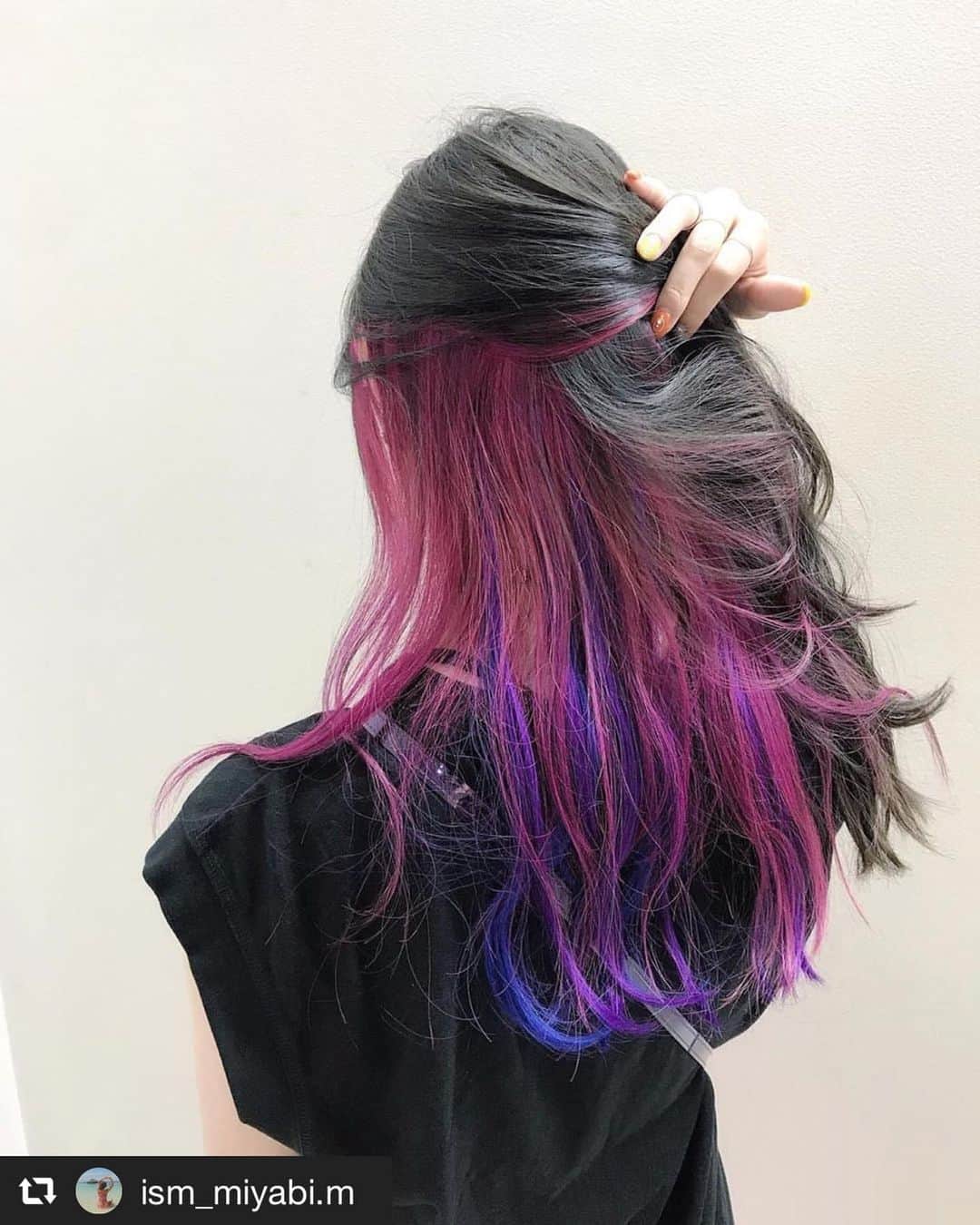 hair_ISMさんのインスタグラム写真 - (hair_ISMInstagram)「#repost @ism_miyabi.m via @PhotoAroundApp  #repost @0611_risa ・・・ 💗💜💙 むり。かわいい。 毎回毎回 やりたい色に対応してくださり ありがとうございます😊笑 @ism_miyabi.m ・ 喰種感すご #ism #color #innercolor #pink #purple #blue #hair #newhair #photography #blogger #ootd #likeforlikes #instagood #fff #nice #tokyoghoul #インナーカラー #インナーカラーピンク #エクステ #ブリーチ #ヘアカット #可愛い #喰種 #アニメっぽい #マニパニ #泣いた #いいね返し #egg #egggirls」7月22日 11時04分 - hair_ism