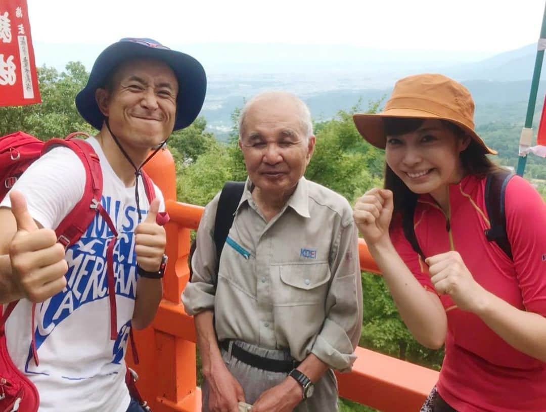 田中良子さんのインスタグラム写真 - (田中良子Instagram)「岩本さんと河本さんと共に練習登山に行ってきました #おはよう朝日です #練習 #登山 #山登り #久しぶり #やっぱり #楽しかった #岩本計介 さん #河本さん #田中良子 #山ガール #山コーデ #奈良 #信貴山 #正木さん #夏山 #暑い」7月22日 11時25分 - tanakaryoko102