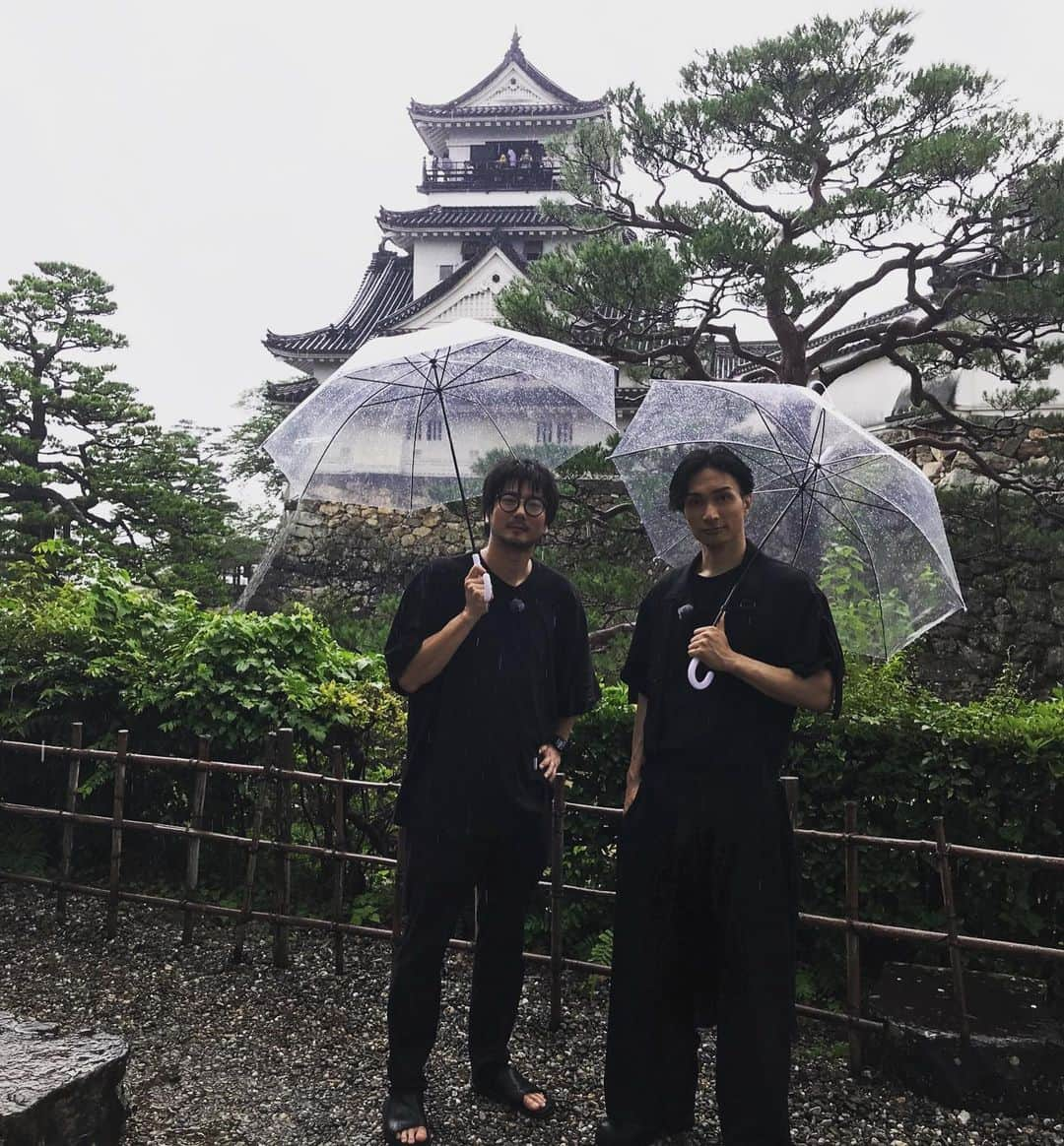 平沼紀久さんのインスタグラム写真 - (平沼紀久Instagram)「LDH TVロケ‼️高知城参上🏯 第一回目の高知日本酒旅から続き、 ケンチと共に高知を巡ってます🚶‍♂️ 皆さんを笑顔にするショットをどんどんあげてきますからね〜😏 . @ldh_tv_official . #LDHTV #橘ケンチ #平沼紀久 #高知城 #高知旅 #HiGH_LOW #WORST #笑顔 #インスタで皆さんを笑顔にします」7月22日 11時35分 - norihisahiranuma