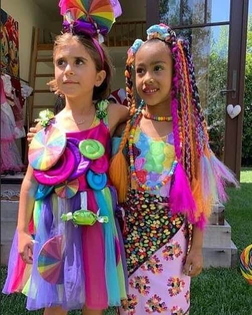 E! Onlineさんのインスタグラム写真 - (E! OnlineInstagram)「North & Penelope's birthday party wasn't as sweet as we thought...In a new sneak peek of season 17 of #KUWTK, Kim & Kourtney get into a huge fight over the candy at the Candyland themed party: "It's not f--king Gluten Free Land." Link in bio to watch. (📷: Instagram)」7月22日 2時47分 - enews