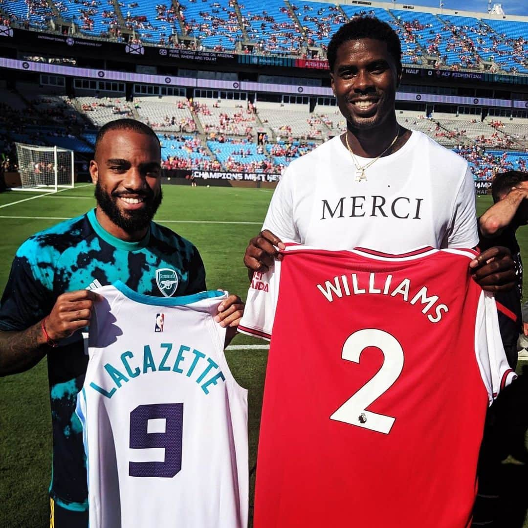 アーセナルFCさんのインスタグラム写真 - (アーセナルFCInstagram)「⚽️ Gunners x Hornets 🏀  Thanks for coming out to see us last night, Marvin Williams 👊  #Arsenal #ArsenalinUSA #Charlotte #CharotteHornets #NBA #NorthCarolina #America」7月22日 2時54分 - arsenal