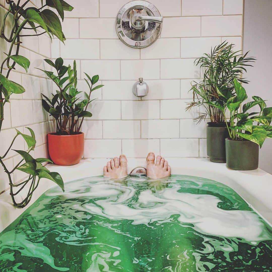 LUSH Cosmeticsさんのインスタグラム写真 - (LUSH CosmeticsInstagram)「Mercury is in retrograde. Guardian Of The Forest Bath Bomb helps you get through it. With a grounding herbal scent, it'll keep your feet firmly planted here on Earth. 🌳💚 / 📸: @brian_b_gray⁠ *⁠ *⁠ *⁠ *⁠ *⁠ #bathtime #bath #bathroomgoals #selfcare #skincare #bathbomb #bathtub #soak #metime #treatyourself #bathsoak #selfcaresunday #astrology #mercuryretrograde」7月22日 3時00分 - lushcosmetics