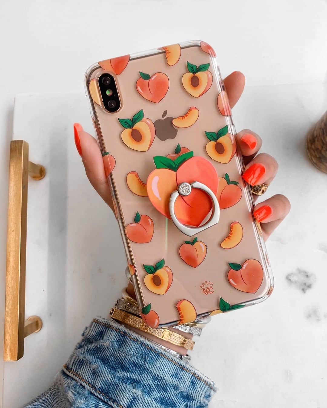 VELVETCAVIARさんのインスタグラム写真 - (VELVETCAVIARInstagram)「So many of you guessed PEACH for our latest drop... 🍑🍑 did you know we have a Peach Clear Case in our clear case collection? Get yours @velvetcaviar. #velvetcaviar #peach #glitter」7月22日 3時00分 - velvetcaviar