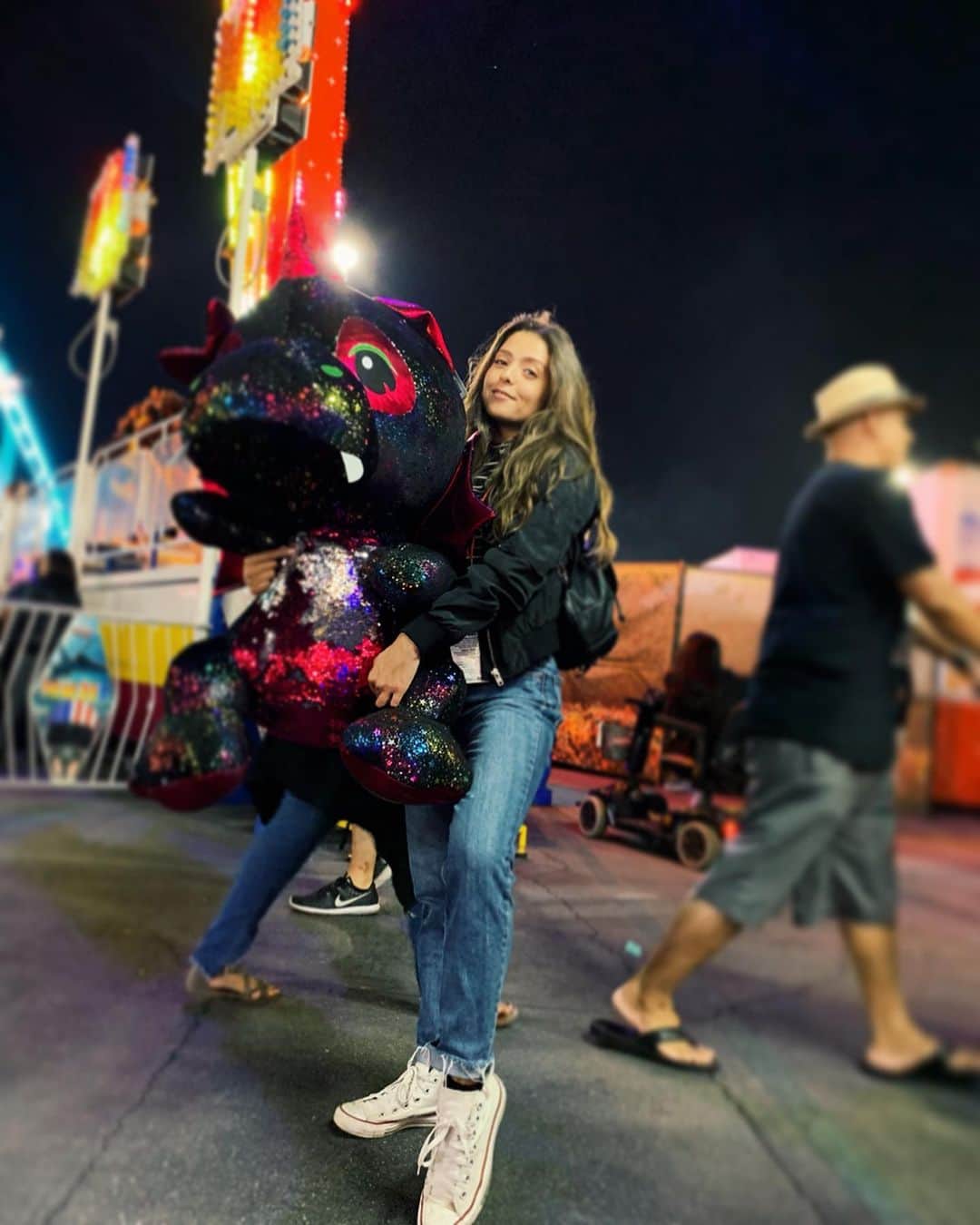 ジャック・レイ・パイルズのインスタグラム：「I said “if you don’t win me something we’re breaking up,” so he won me the biggest one. Meet drogon.」