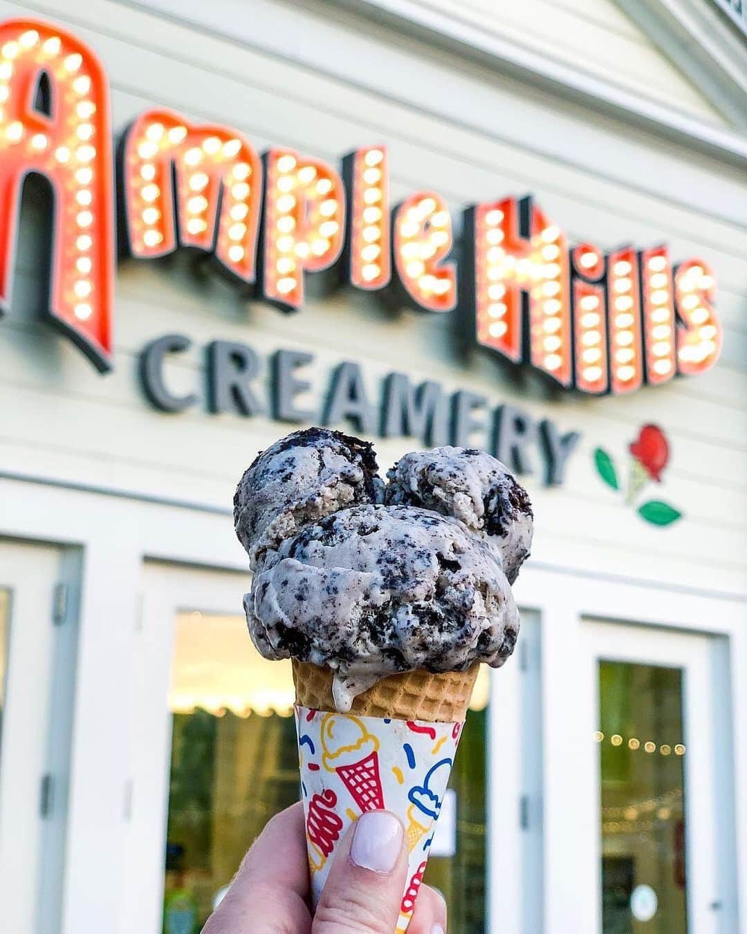Walt Disney Worldのインスタグラム：「#NationalIceCreamDay is best celebrated on the Boardwalk. 🍨 #WaltDisneyWorld (📷: @caitlynatthecastle)」