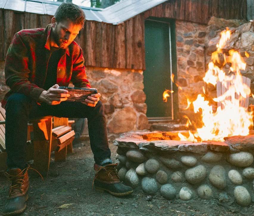 キーガン・アレンのインスタグラム：「#Ad Spending my birthday in the forest playing the new #StrangerThings game on my @Nintendo Switch system. (The perfect campfire companion) I can’t believe the ending... #MyWayToPlay #NintendoSwitch」