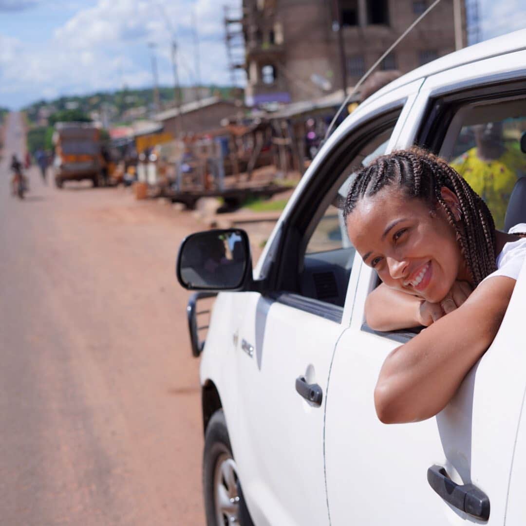 フローラ・コケレルさんのインスタグラム写真 - (フローラ・コケレルInstagram)「Après ce trajet Cotonou-Aledjo de 8h30 nous voilà bien arrivés 🥰. Home sweet home (je vous partage notre voyage dans les stories de @associationkelina) #Benin」7月22日 3時15分 - floracoquerel