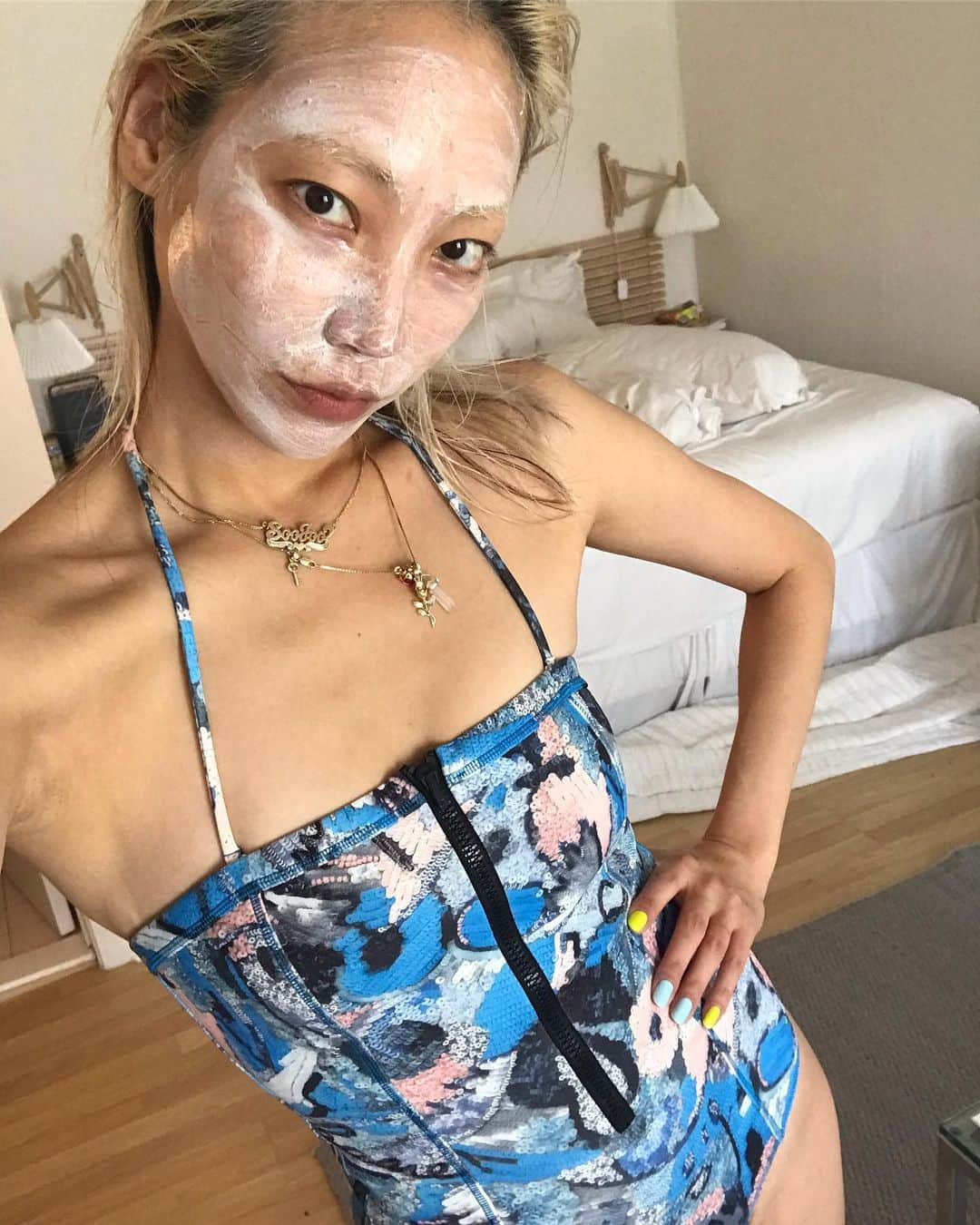 パク ・スジュさんのインスタグラム写真 - (パク ・スジュInstagram)「SPF 10000000 for that 36°C swelter out here」7月22日 3時16分 - soojoo