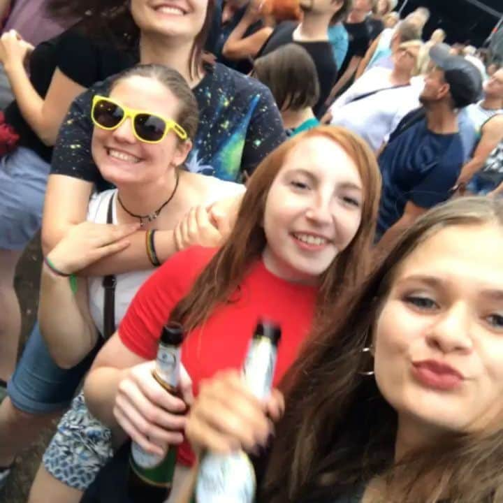 ジエ のインスタグラム：「Speaks for itself 🤪❤ #DasFestKarlsruhe #DasFest #love #friends #fun #weekendvibes #luvu #nice #칭구 #ㅅㄹㅎ #잼 #사랑 #알라뷰 #themaika」