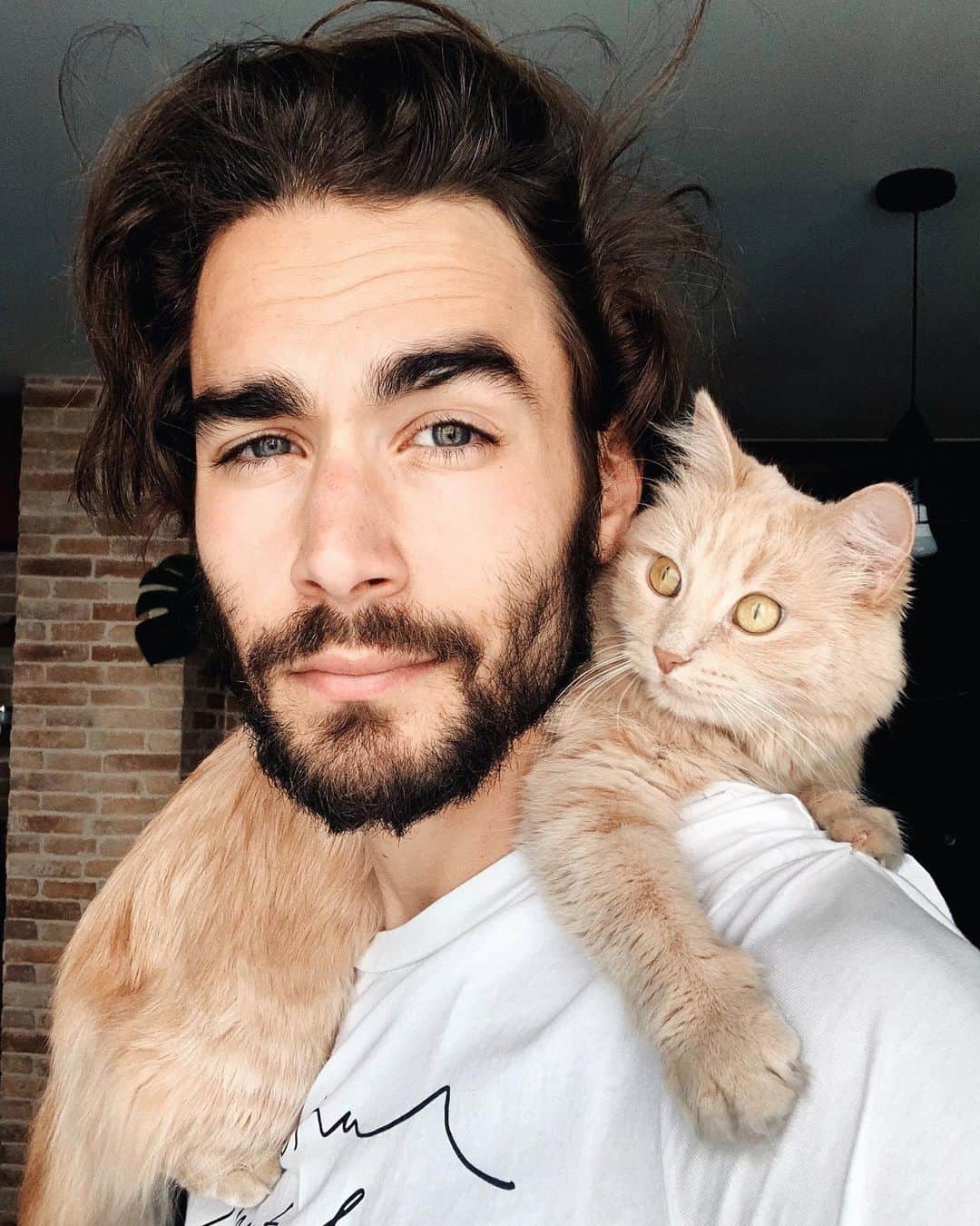 NICOLAS SIMOESのインスタグラム：「Guess what? It’s Sunday night 🥰」