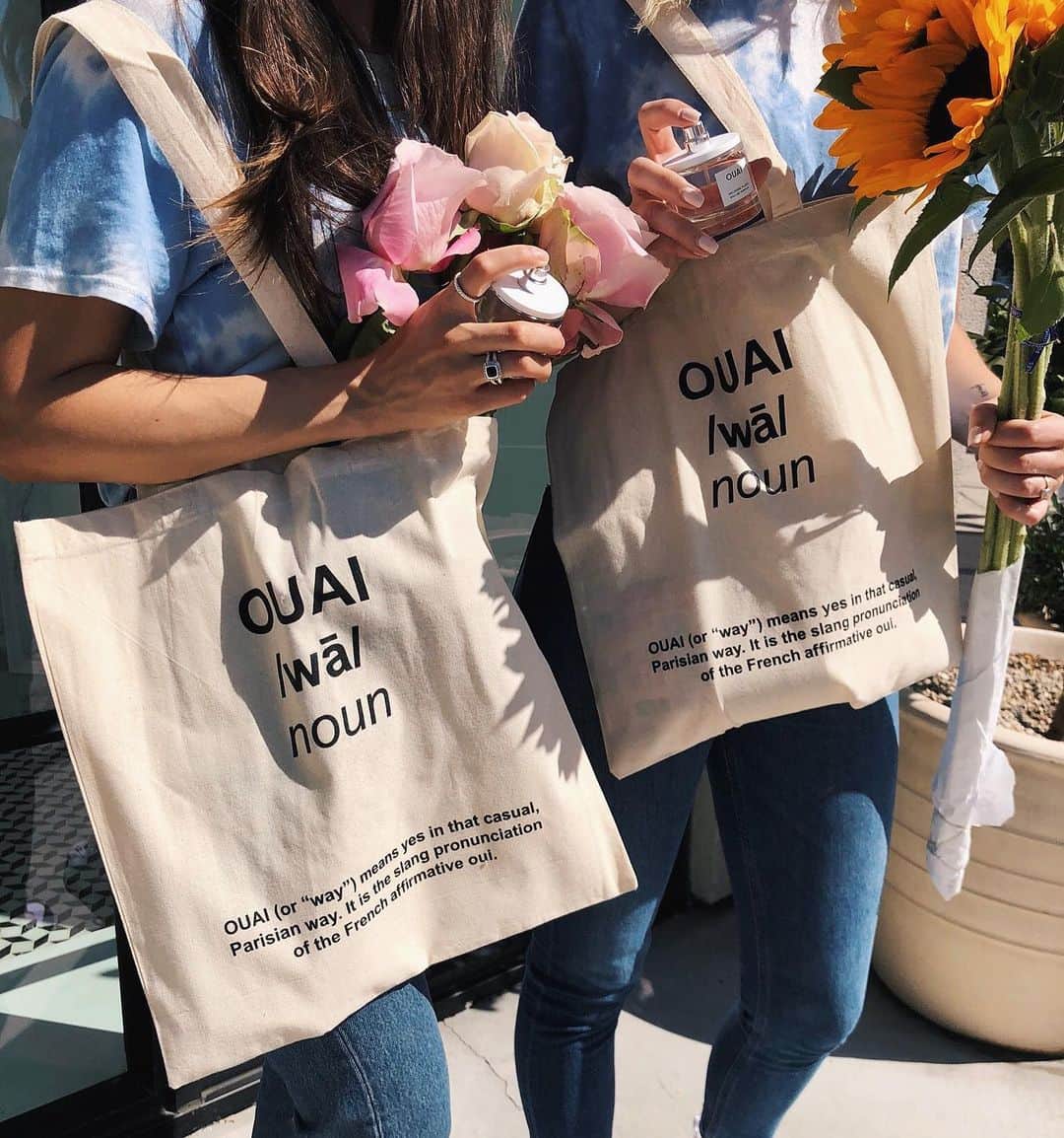 JEN ATKINさんのインスタグラム写真 - (JEN ATKINInstagram)「Stop and smell the flowers (& fragrance) @ Melrose & Brentwood farmers markets til 2pm! I’ll be there to spritz you!! Also how cute are our limited farmers market tote bags? 🌹🌸」7月22日 3時54分 - jenatkinhair