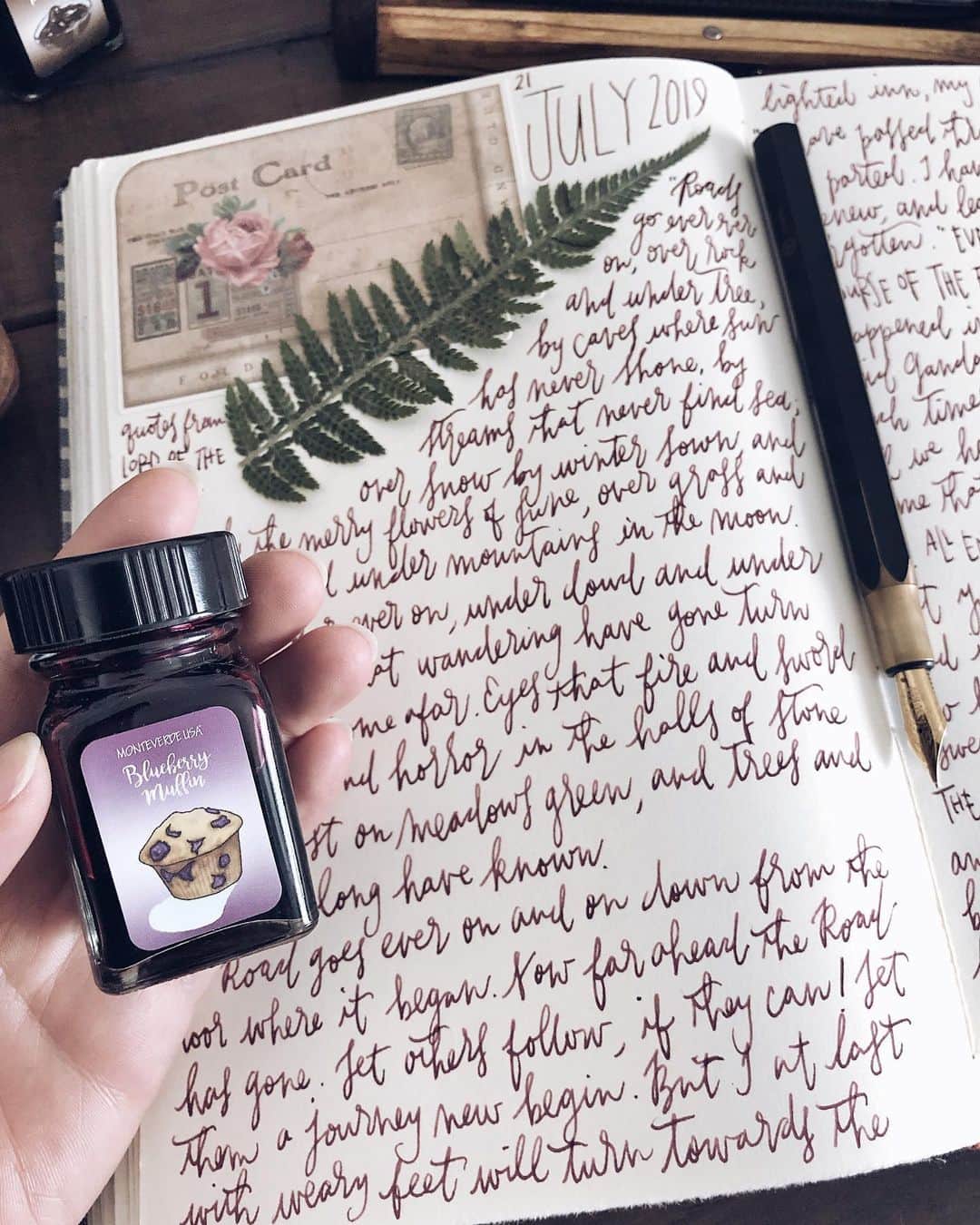 Catharine Mi-Sookさんのインスタグラム写真 - (Catharine Mi-SookInstagram)「“Roads go ever ever on, Under cloud and under star. Yet feet that wandering have gone Turn at last to home afar. Eyes that fire and sword have seen, And horror in the halls of stone Look at last on meadows green, And trees and hills they long have known.” -J.R.R. Tolkien . . . . Brassing Desk Pen @ystudiostyle inked with the stunning new color Blueberry Muffin from @monteverdepens_official Sweet Life inks. Jackson Journal in the Companion size & Mini Sendak in slate waxed canvas @pegandawl. Writing Box & Wooden Pen Holder @galen_leather. . . . . #jrrtolkien #journaling #dailyjournal #ystudio #fountainpens #penmanship #teammonteverde #monteverde #fountainpenink #galenleather #writingbox #loveforanalogue #stationery #stationerylove #pegandawl #creativejournaling #creativejournal #creativespace #desksetup #deskgoals #plannernerd #thedailywriting #abmspaces #scrapbooking #scrapbooklayout #thingsorganizedneatly」7月22日 3時59分 - catharinemisook