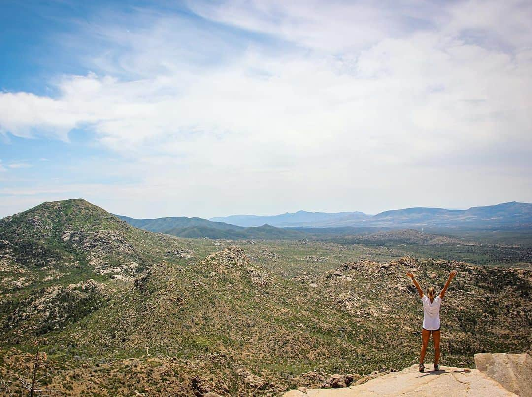 ジョーイ・ダックのインスタグラム：「A mountain a day...⛰」