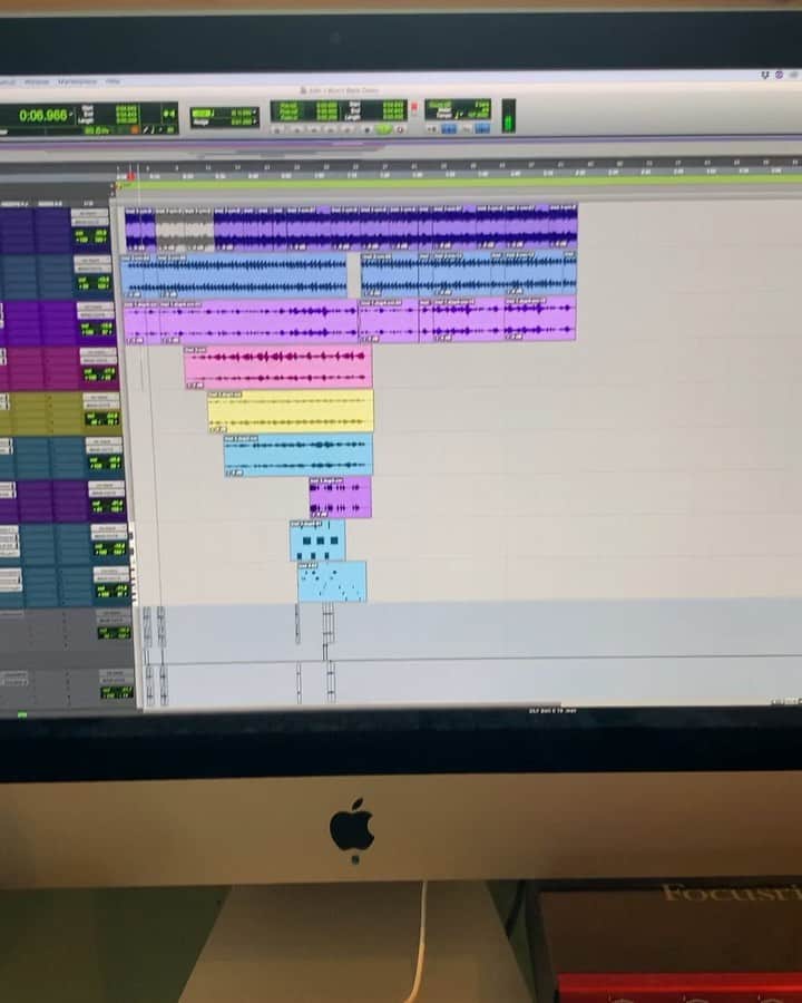 イーライ・リエブのインスタグラム：「think I’m gonna start covering some old school songs」