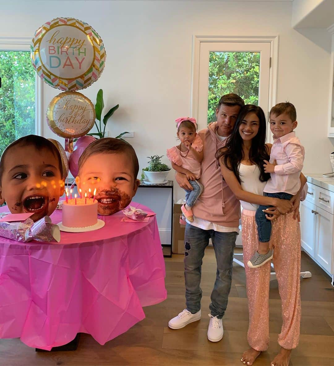 ロブ・ディアデックのインスタグラム：「Happy Birthday to my gorgeous wife and amazing mother of Kodah and Nala, @bryianadyrdek. We love you more than giant cutout heads and full pink everything could ever show. 💖💘💕💖💕💖💗💝💝💘💖💕💘💖💗💓💞💓💞」