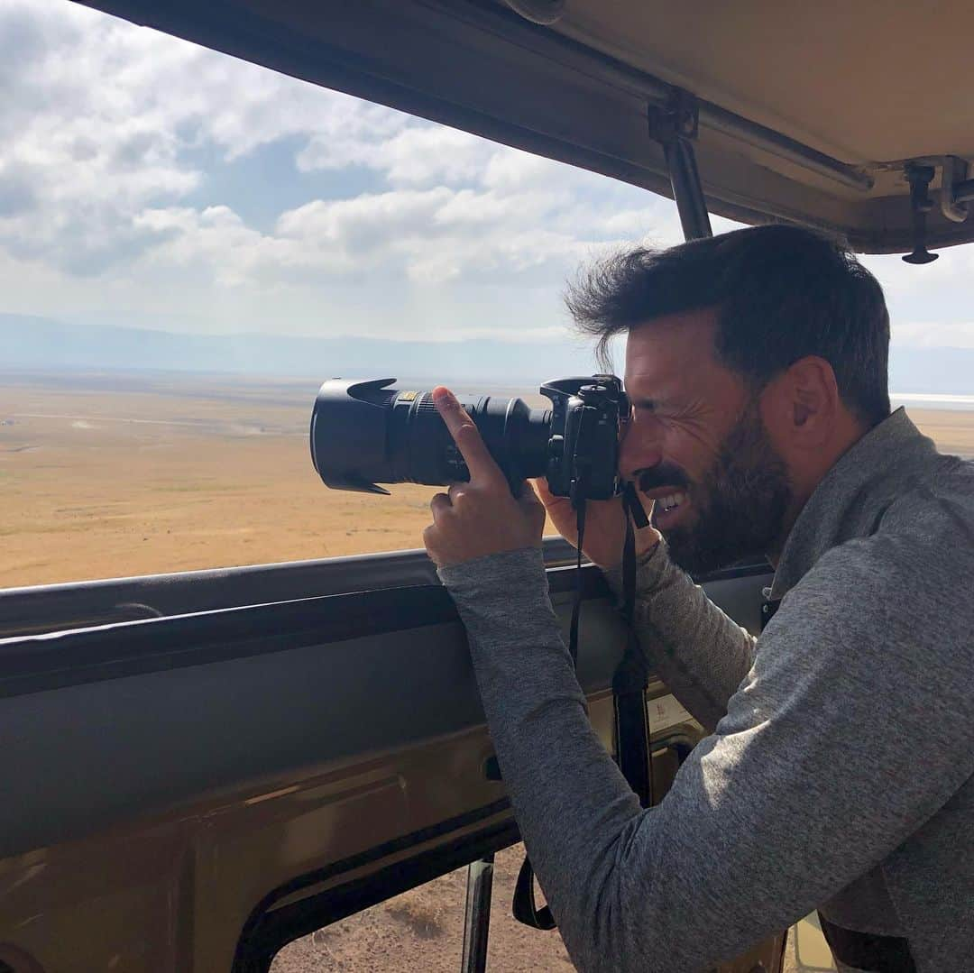 ルート・ファン・ニステルローイのインスタグラム：「Amazing experience to see and photograph these beautiful animals in the wild with my family. #OnlyElephantsWearIvory」