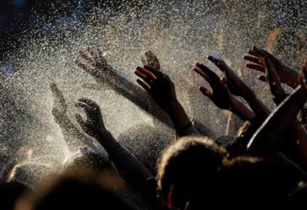 のインスタグラム：「Pittsburgh rocked! Audience was loose! The high heat and humidity broke with a relieving rain for our third to final tune... the place went wild! What will happen tonight? Come find out!!! -Rick」
