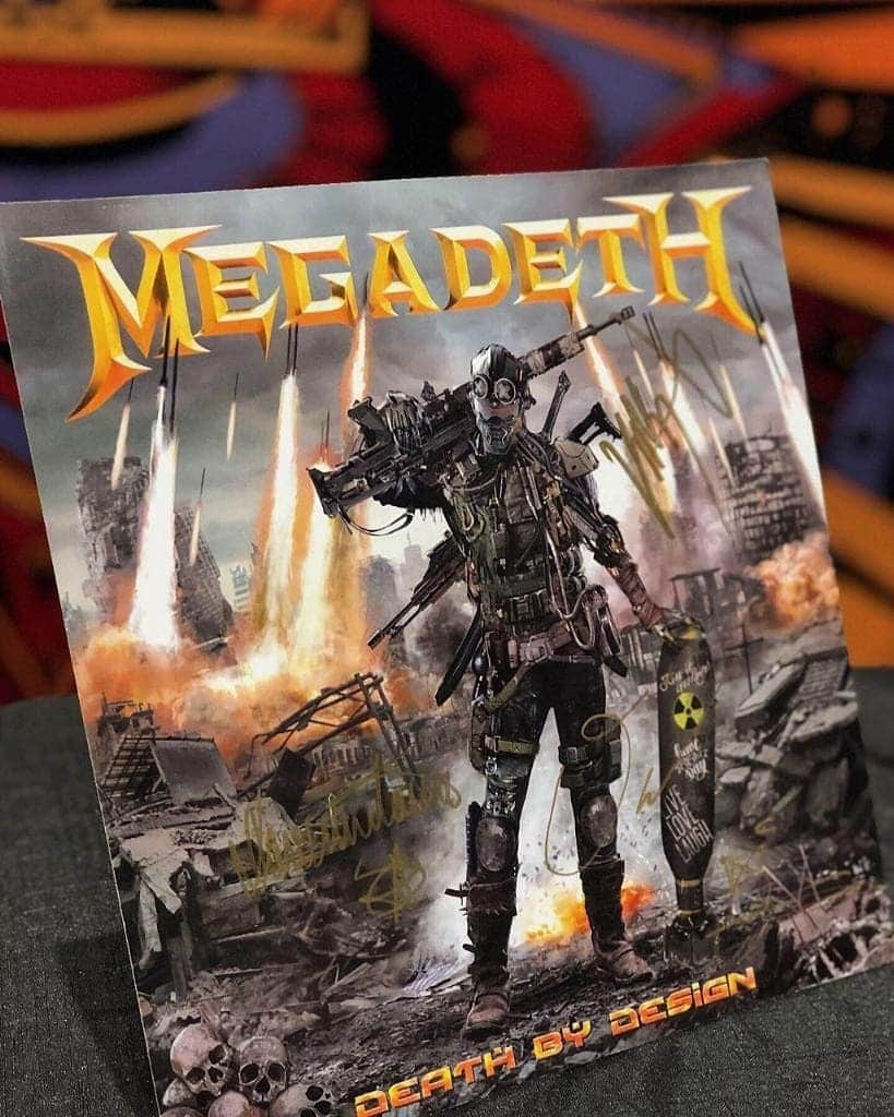 Megadethさんのインスタグラム写真 - (MegadethInstagram)「ATTENTION! Head on down to Heavy Metal's San Diego Comic-Con booth #1529 TODAY from 2 pm to 4 pm PDT. An exclusive 12"X12" print will be given to buyers of the deluxe edition of MEGADETH: DEATH BY DESIGN signed by Dave Mustaine, Kiko Loureiro, David Ellefson and Dirk Verbeuren! The signing will include 15 of the writers and artists from MEGADETH: DEATH BY DESIGN! See you there! . #MEGADETH #SDCC #SDCC50 #SDCC2019 #DEATHBYDESIGN」7月22日 4時51分 - megadeth