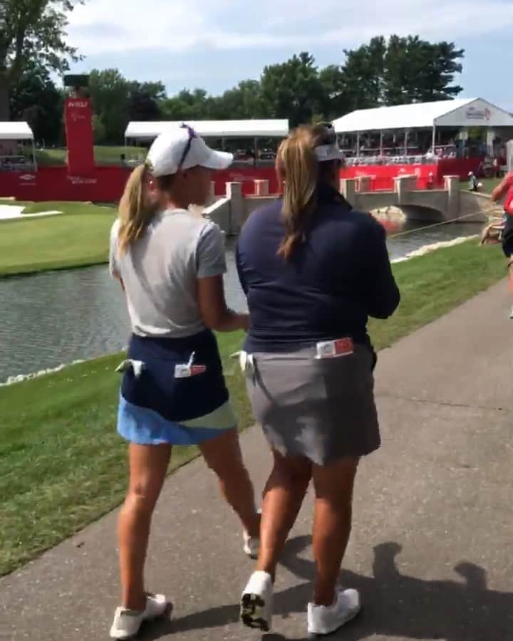 リセット・サラスのインスタグラム：「"I'll be there for you" 👯‍♀️🐥🦆 F•R•I•E•N•D•S T12 for #TeamTheChickAndTheDuck Thank you @dowglbi for a super fun week, it was an awesome start to 3️⃣0️⃣」