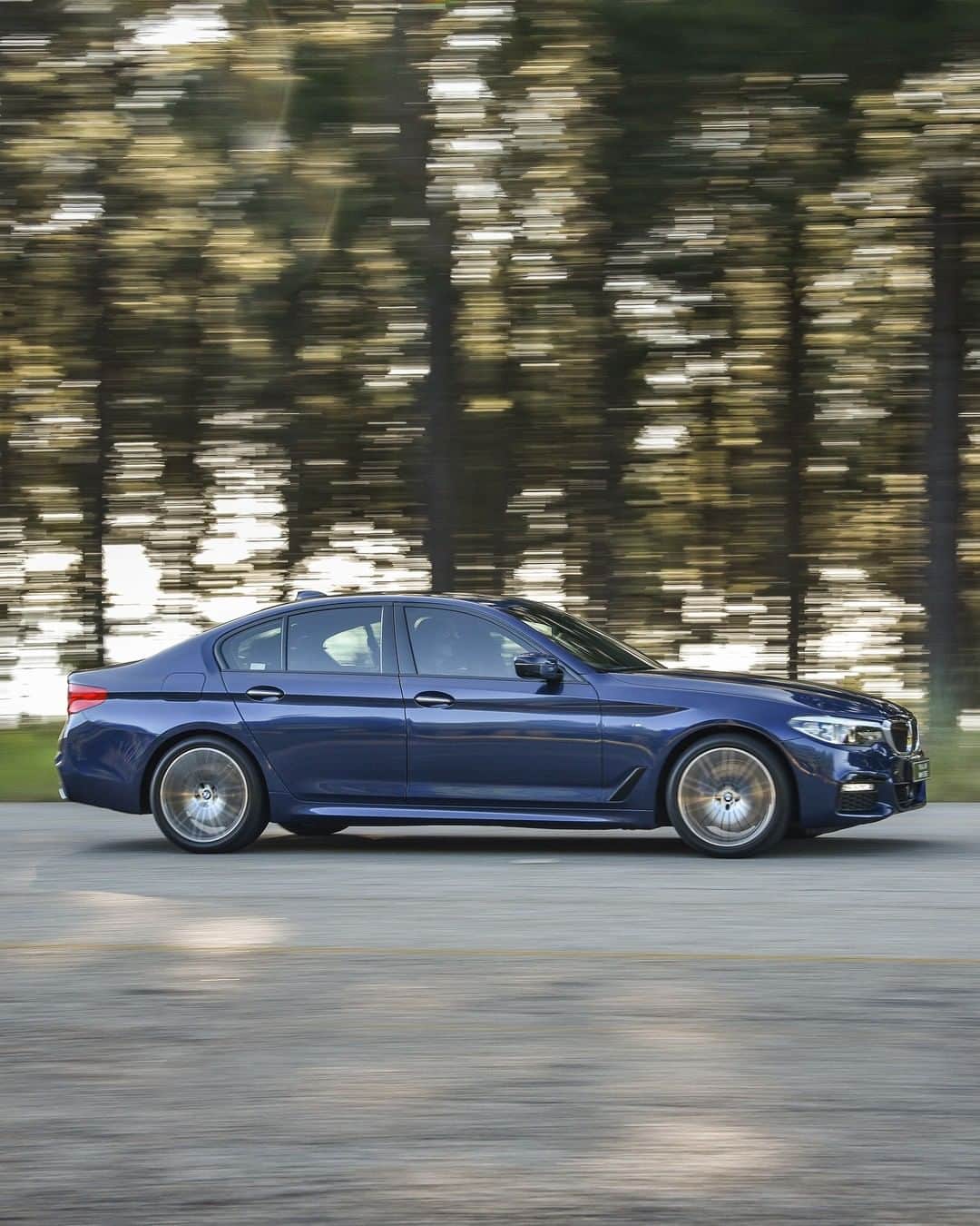BMWのインスタグラム：「Ready for the next business mission. The BMW 5 Series Sedan. #THE5 #BMW #5Series」