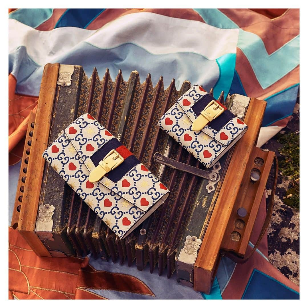 グッチさんのインスタグラム写真 - (グッチInstagram)「Designed as special gifts for #ChineseValentinesDay, #GucciSylvie wallets adorned with a pattern combinig the GG motif, hearts and stars. Discover more through link in bio. @alessandro_michele #GucciPreFall19 #AlessandroMichele」7月22日 5時00分 - gucci