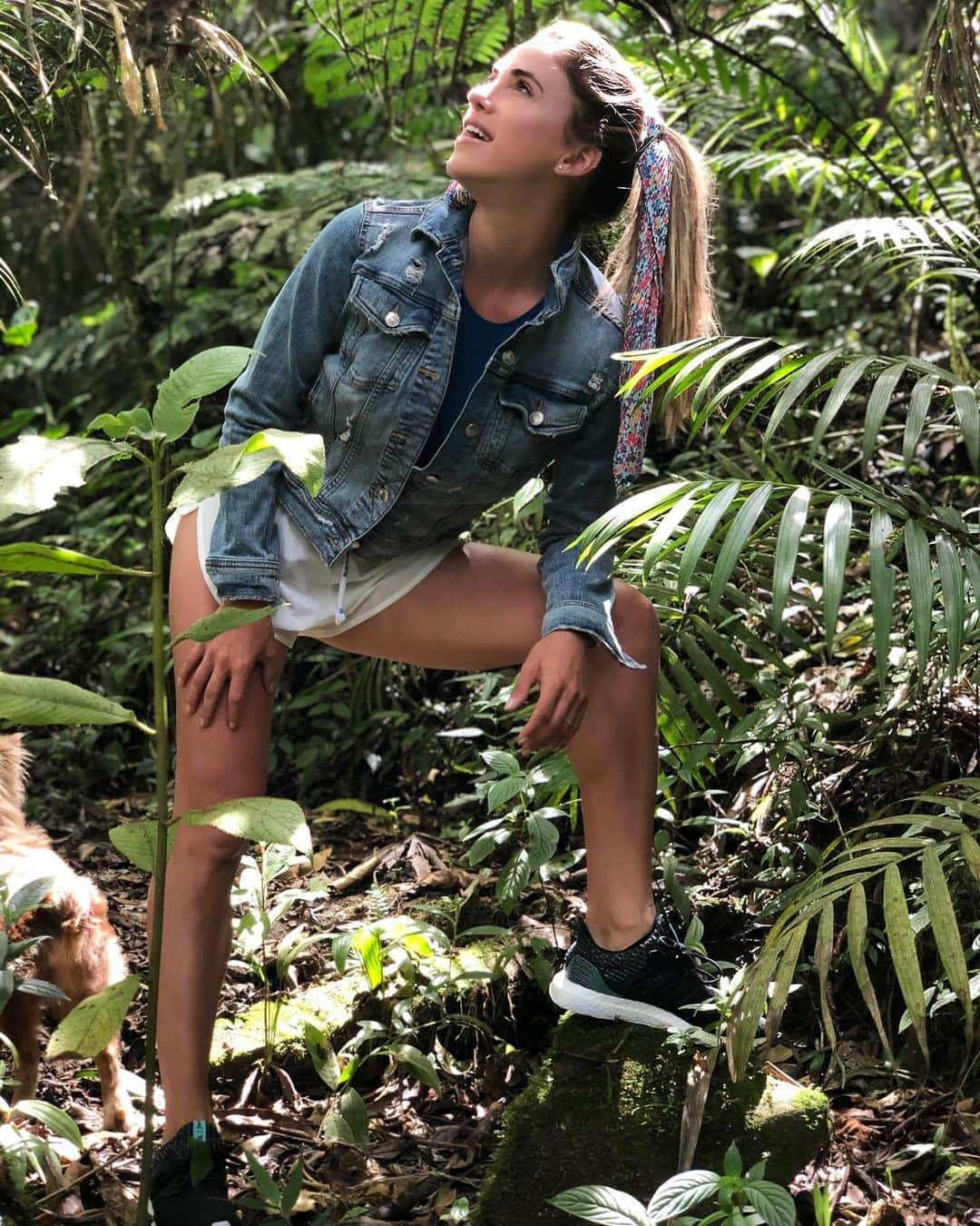 ベレン・モゾさんのインスタグラム写真 - (ベレン・モゾInstagram)「The posh version of Jane in the Jungle🦍👒 @adidas #adidasxparley  #trekking #jungle #colombia ———— La versión refinada de Jane de la Jungla」7月22日 5時01分 - belenmozo