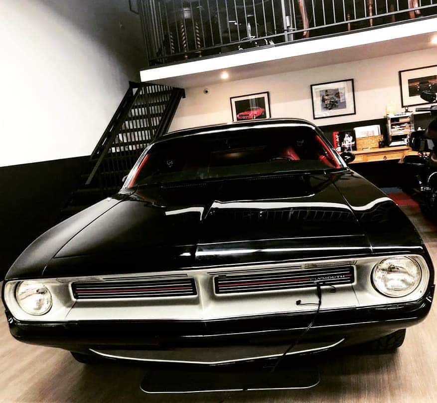 Classics Dailyさんのインスタグラム写真 - (Classics DailyInstagram)「Sick Cuda!  This beauty is 1 of 1000.  _ Via: @arimgrossman #plymouth #barracuda #cuda #americanmuscle #musclecar #classic #restomod #speed #vehicles  #cargram #carstagram #amazing_cars #fastcar #motors #engine #horsepower #musclecar #classicsdaily」7月22日 5時22分 - classicsdaily