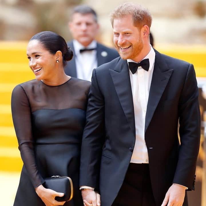 E! Onlineさんのインスタグラム写真 - (E! OnlineInstagram)「There were so many Royal family updates this week, we don't even know where to Meghan!  Meghan & Harry started their own charity, William & Kate went on a Wimbledon date, there was a royal baby playdate, Meghan made her first major red carpet appearance as a royal AND she met Queen Bey. Link in bio! (📷: PA Wire)」7月22日 6時01分 - enews