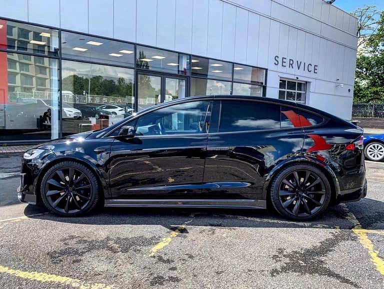 CarsWithoutLimitsさんのインスタグラム写真 - (CarsWithoutLimitsInstagram)「Murdered Tesla Model X Customised by #GERICIA in London 🇬🇧 @gericiainternational」7月22日 6時12分 - carswithoutlimits