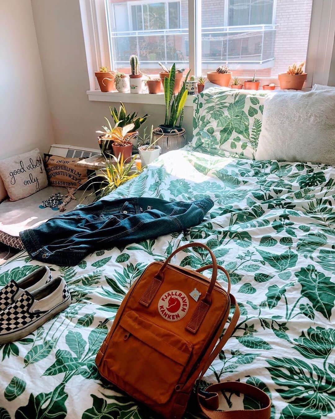 Urban Outfittersさんのインスタグラム写真 - (Urban OutfittersInstagram)「#UOHome goals: plants everywhere, including your bed sheets. @taylormaitland12 @UrbanOutfittersHome」7月22日 6時12分 - urbanoutfitters