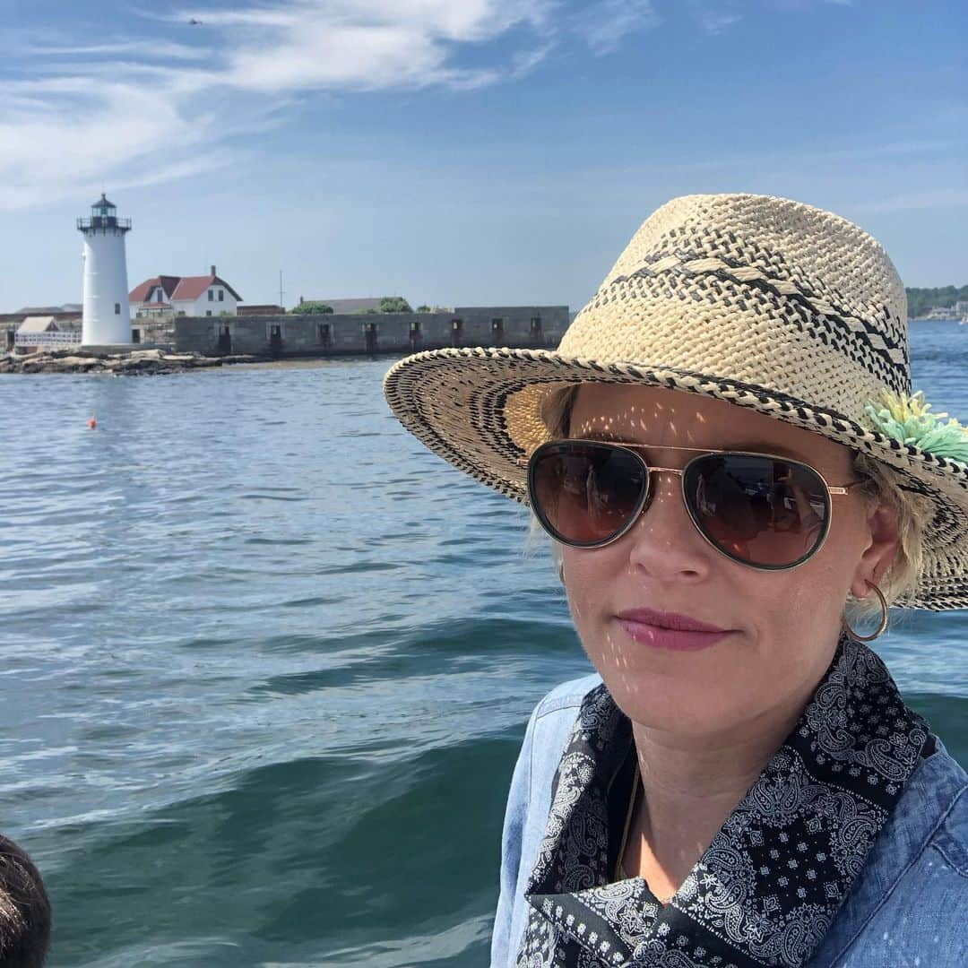 エリザベス・バンクスさんのインスタグラム写真 - (エリザベス・バンクスInstagram)「#lighthouse loved seeing the fam this weekend in #NH #NewEngland」7月22日 6時20分 - elizabethbanks