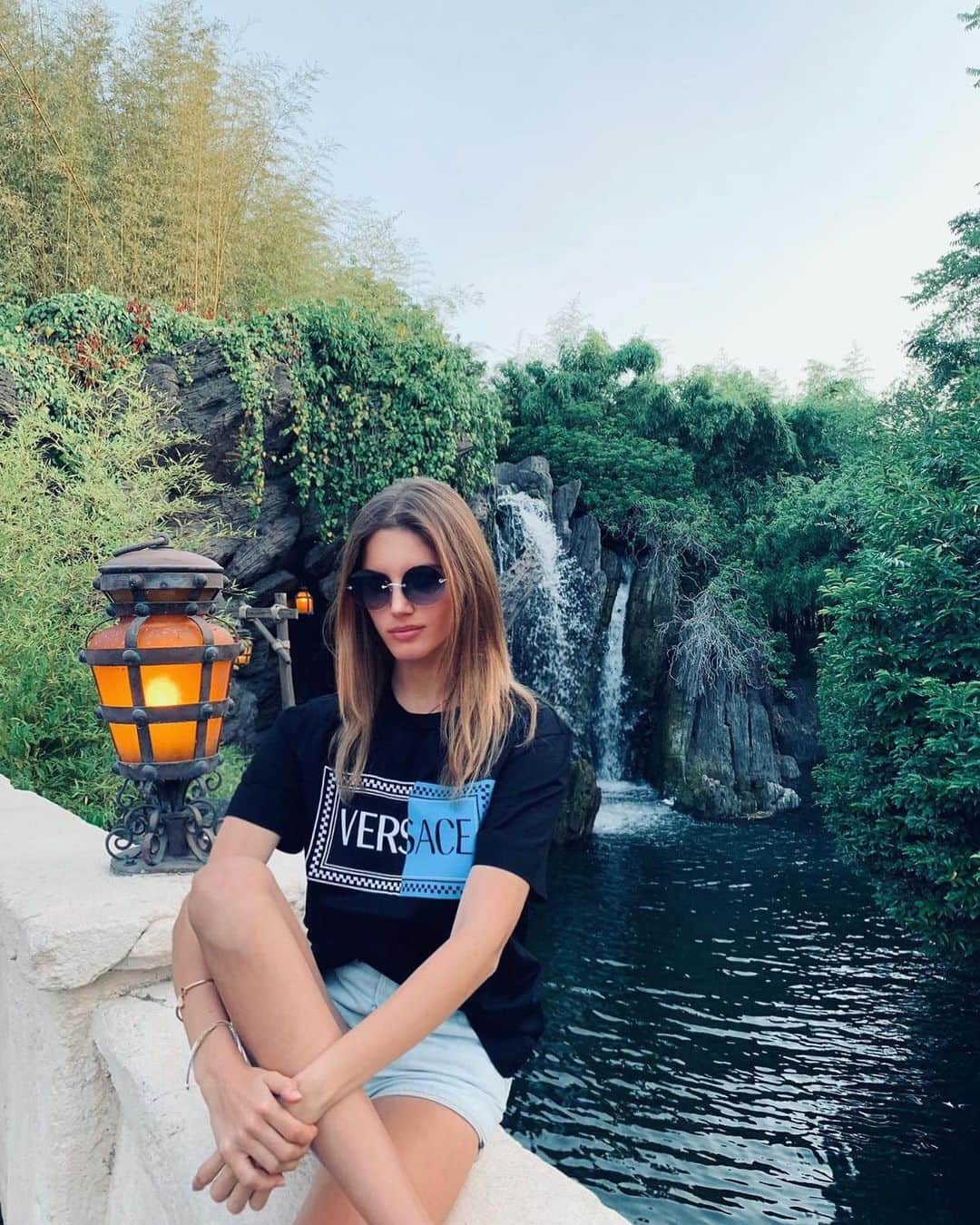 ヴァレリー・カウフマンのインスタグラム：「Waiting for my carriage like 🥴」