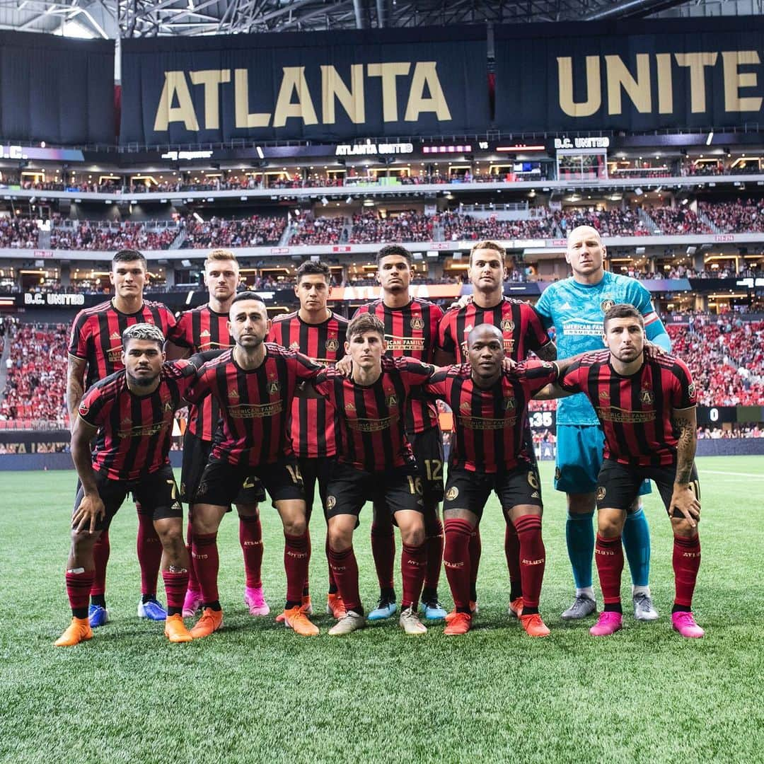 ブラッド・グザンさんのインスタグラム写真 - (ブラッド・グザンInstagram)「Another 3 points and then front row cheering on our unified team! Fans were excellent once again! Thank you! @atlutd #uniteandconquer 🔴⚫️🔴⚫️」7月22日 11時50分 - bguzan