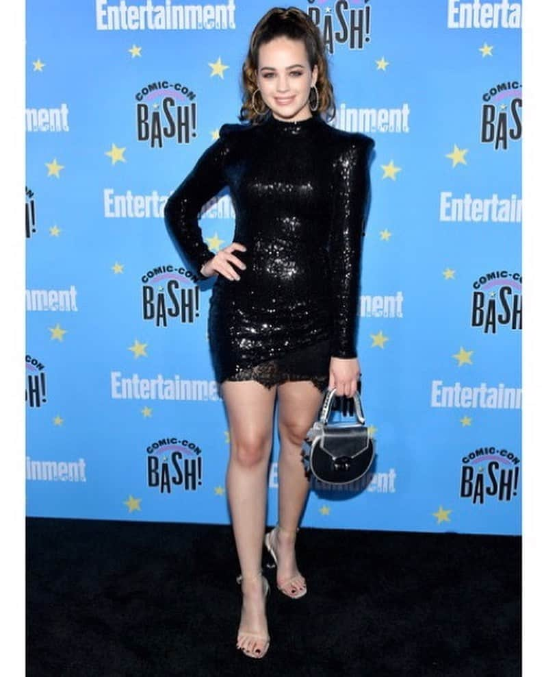 メアリー・モーサさんのインスタグラム写真 - (メアリー・モーサInstagram)「i felt like a disco ball and a princess all at once . thank you @entertainmentweekly. i will never be able to shut up about last night - i let my fan girl flag fly 💖 . Make up: @courthart1  Styled by: @styledbylmc  Dress: @shopviixen  Heels: @asos  Earrings: @luvaj」7月22日 11時53分 - missmarymmouser