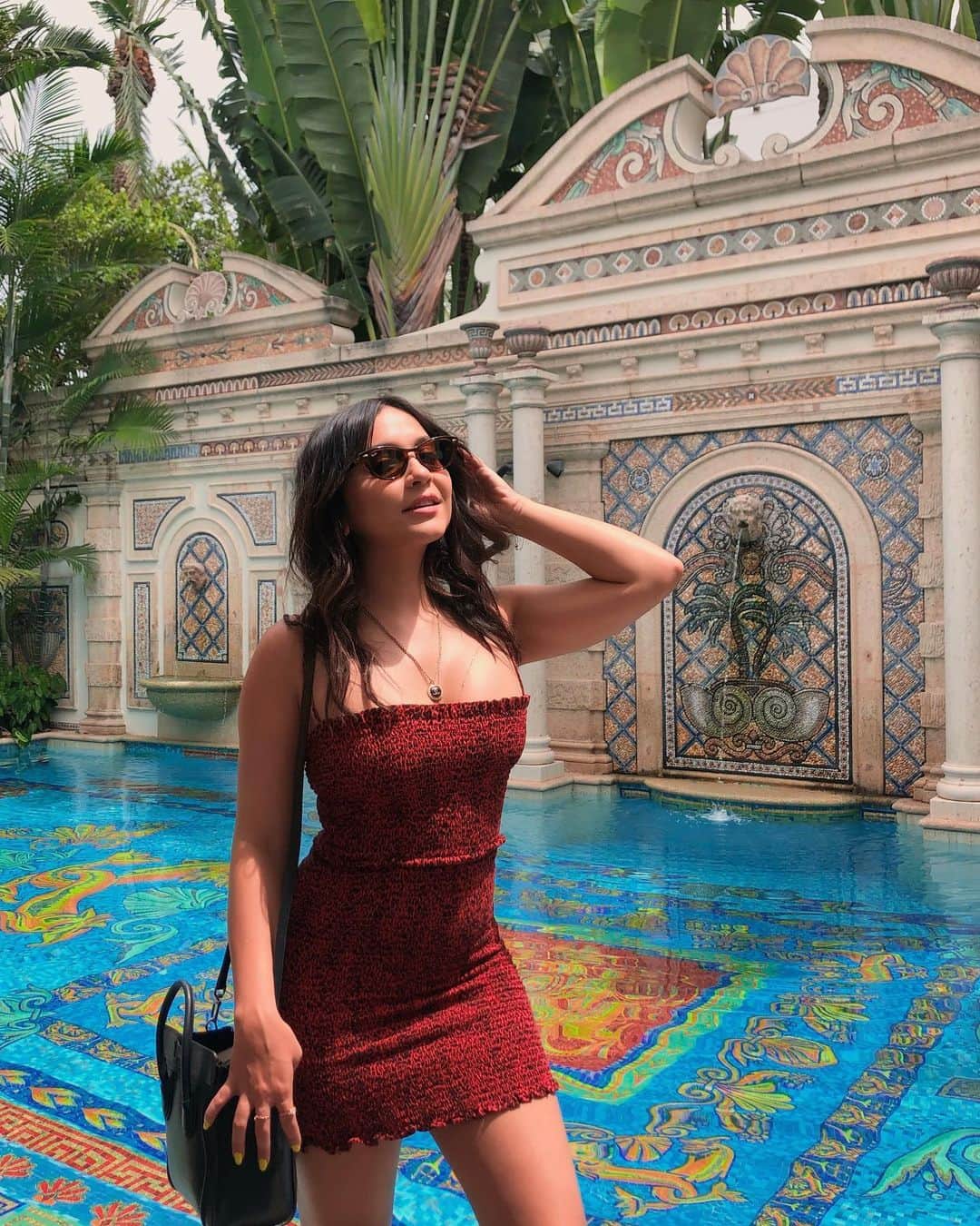 ステラ・ハジェンズのインスタグラム：「take me back & move me in please 🙏🏼」