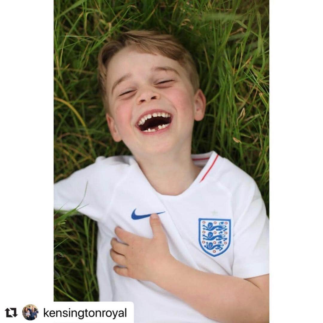Good Morning Americaさんのインスタグラム写真 - (Good Morning AmericaInstagram)「#Repost @kensingtonroyal ・・・ 🦁🦁🦁 Happy Birthday Prince George!  The Duke and Duchess of Cambridge are very pleased to share new photographs of Prince George to mark His Royal Highness's sixth birthday.  This photograph was taken recently in the garden of their home at Kensington Palace by The Duchess of Cambridge.  Thank you everyone for all your lovely messages!」7月22日 6時48分 - goodmorningamerica