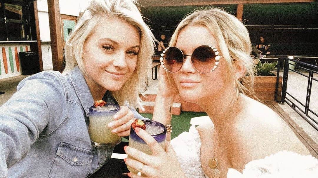 Kelsea Balleriniさんのインスタグラム写真 - (Kelsea BalleriniInstagram)「There’s enough to go around // @marenmorris 💕」7月22日 7時57分 - kelseaballerini