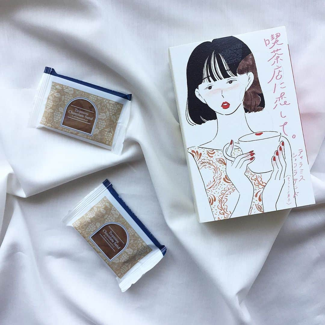 MERYさんのインスタグラム写真 - (MERYInstagram)「. 美味しい焼き菓子を探しているのなら、『銀座ぶどうの木』と雑誌の『Hanako（ハナコ）』がコラボした「ティラミスショコラサンド」はいかが？JR東京駅構内『喫茶店に恋して。』で買うことができます。本のようなパッケージで見た目も可愛いですよ♡ . MERYでは他にも「かわいい」に近づくさまざまな情報を発信しています。 @mery.beauty コスメ・美容に特化した情報をお届け♡ @mery_spot 話題のカフェやお出かけスポットをご紹介！ こちらもぜひチェックしてみてください！ . . photo by @sa5771ki . #MERY #regram #instagram #photogenic #instagenic #instagood #instalike #Hanako #sweets #food #과자 #구운 과자 #냠냠  #먹스타그램 #おうちcafe #おうちカフェ #東京駅 #焼き菓子 #お菓子 #ティラミスショコラサンド #お菓子好き #コーヒーのお供 #お菓子好きな人と繋がりたい #おしゃれ好きな人と繋がりたい #お洒落好きな人と繋がりたい #喫茶店に恋して #銀座ぶどうの木 #コラボアイテム #MERY女子 #メリー」7月22日 8時00分 - mery.jp