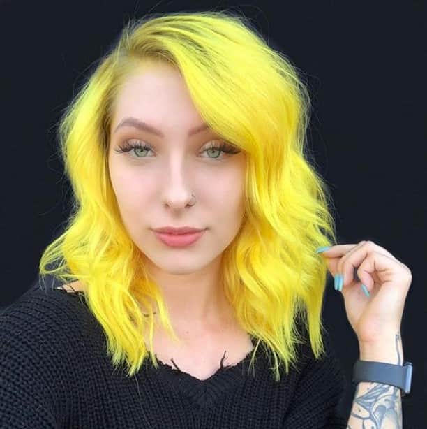 CosmoProf Beautyさんのインスタグラム写真 - (CosmoProf BeautyInstagram)「Say YELLOW 👋 to Neon Sunshine🌞⁣ ⁣ Hair by #CosmoPro @davidsolis22 who used @trionicshaircare to remove buildup & some previous color, @goldwellus Elumen to create this intense yellow gorgeousness🌻 and used @olaplex No. 1-6 to keep the hair healthy throughout every step of the service.💛⁣ ⁣ Find the NEW #Goldwellus Elumanated Metallics collection at #cosmoprofbeauty where you are #licensedtocreate.⁣ ⁣ #repost #goldwellcolor #goldwellapprovedus #olaplexeveryservice #trionics #neonhaircolor #neonhair」7月22日 8時05分 - cosmoprofbeauty