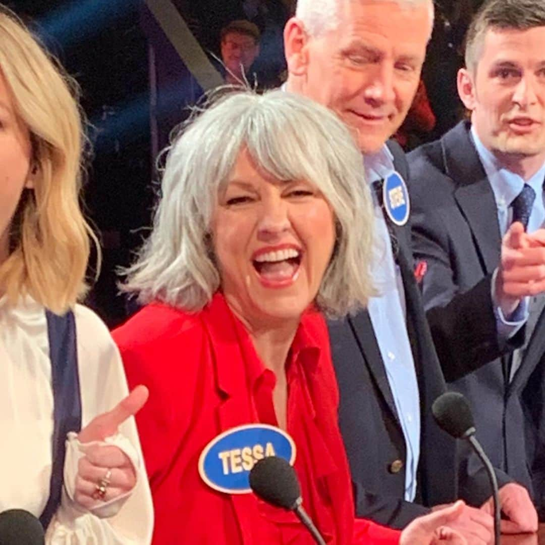 ブルックリン・デッカーさんのインスタグラム写真 - (ブルックリン・デッカーInstagram)「These faces and MORE (I’ve never seen my mom this happy before.) Tonight. 30 min. Family Feud against @bobbybonesshow and co! 8/7c」7月22日 8時30分 - brooklyndecker