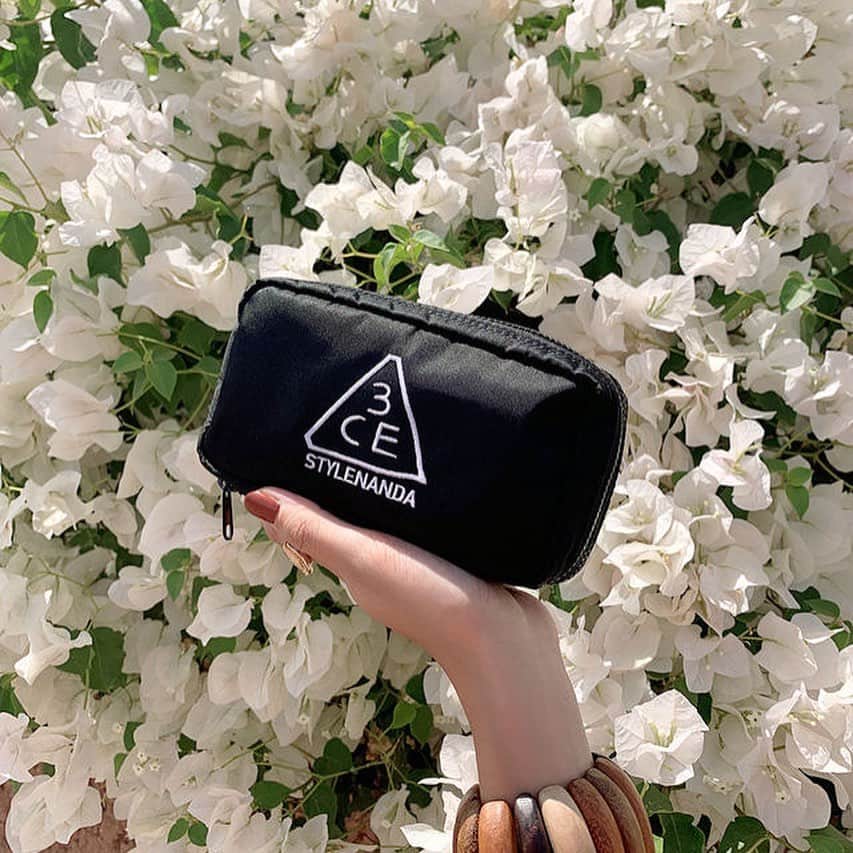 3CE Official Instagramさんのインスタグラム写真 - (3CE Official InstagramInstagram)「#goodmorning 3CE COMPACT POUCH #BLACK 작아도 ‘실용성 갑’ 콤팩트한 사이즈의 파우치💕 #3ce #3cepouch #minipouch」7月22日 8時31分 - 3ce_official