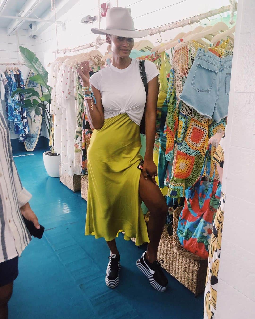 ダニジョーのインスタグラム：「LIME AND FEELIN’ FINE 🍋 Our girl @danievans1 in our new favorite slip • tap to shop #dannijogirls」