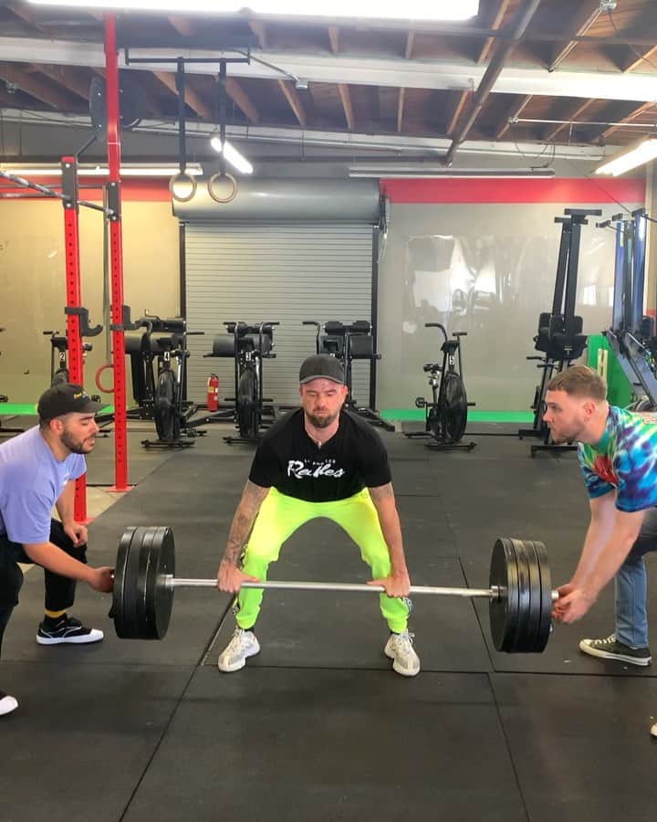 クリス・ファフのインスタグラム：「Looks like all of these workouts are finally paying off」