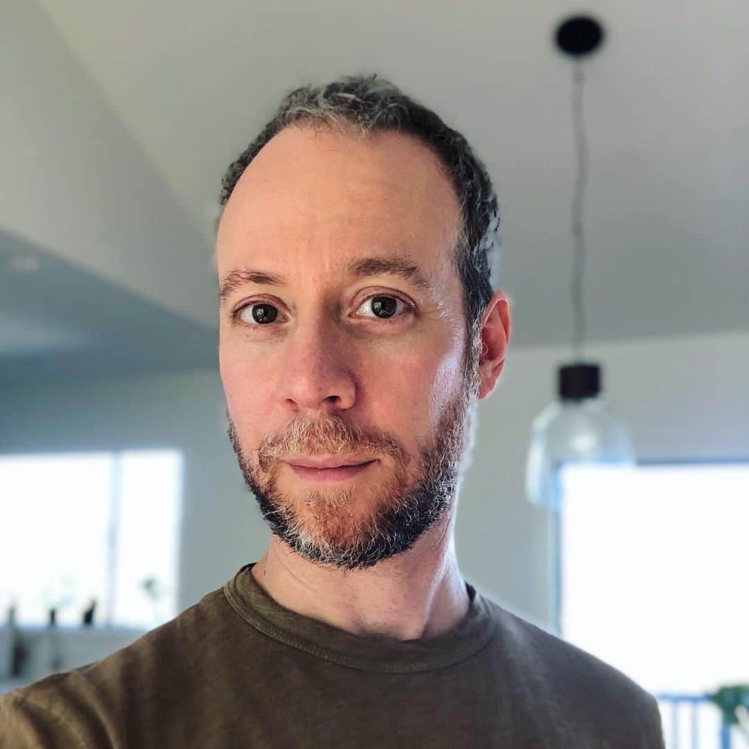 ケヴィン・サスマンのインスタグラム：「I’m coming to terms with my new haircut.」