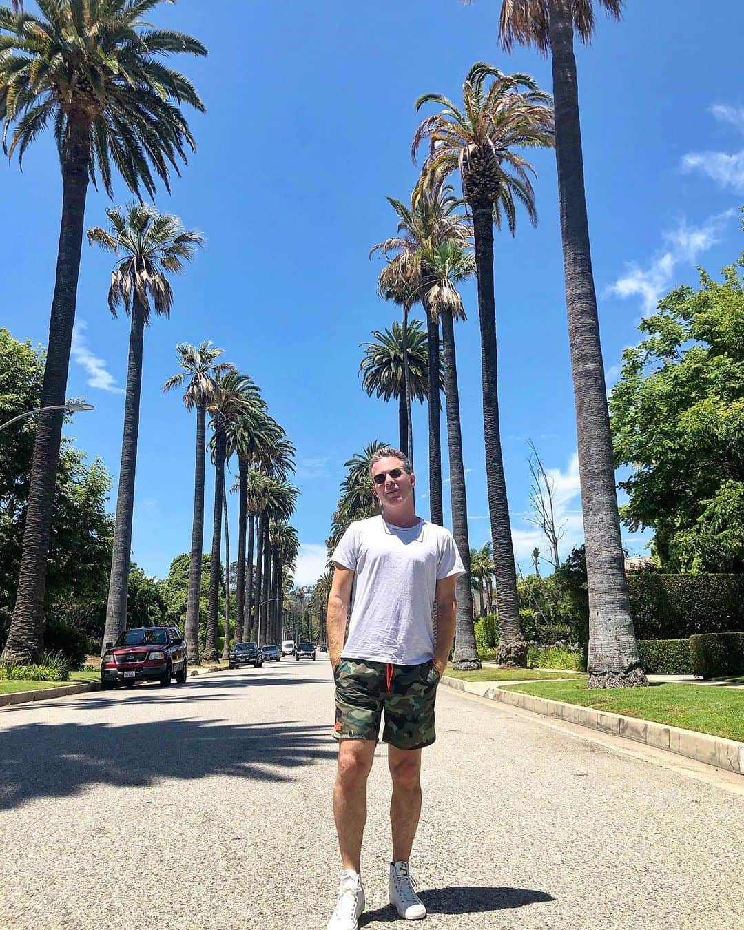 scottlippsさんのインスタグラム写真 - (scottlippsInstagram)「Summers is in the air ... #beverlyhills #california palm trees and @nothingnew made from recyclable plastic #sustainablefashion」7月22日 9時07分 - scottlipps