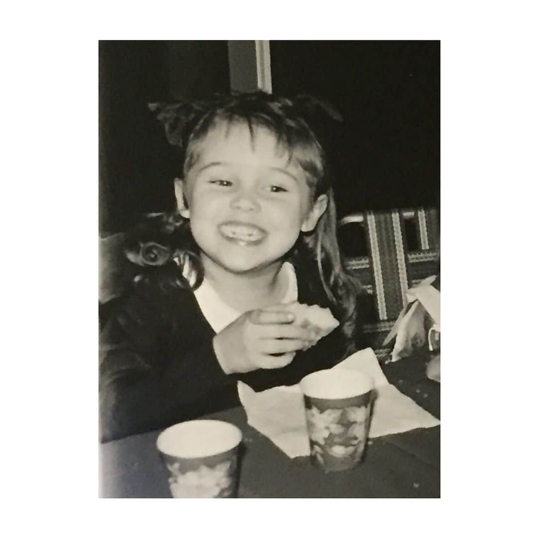アリシア・デブナム・キャリーのインスタグラム：「Thank you for all the birthday love! I got to have my cake and eat it too. Love to you all. 💗」