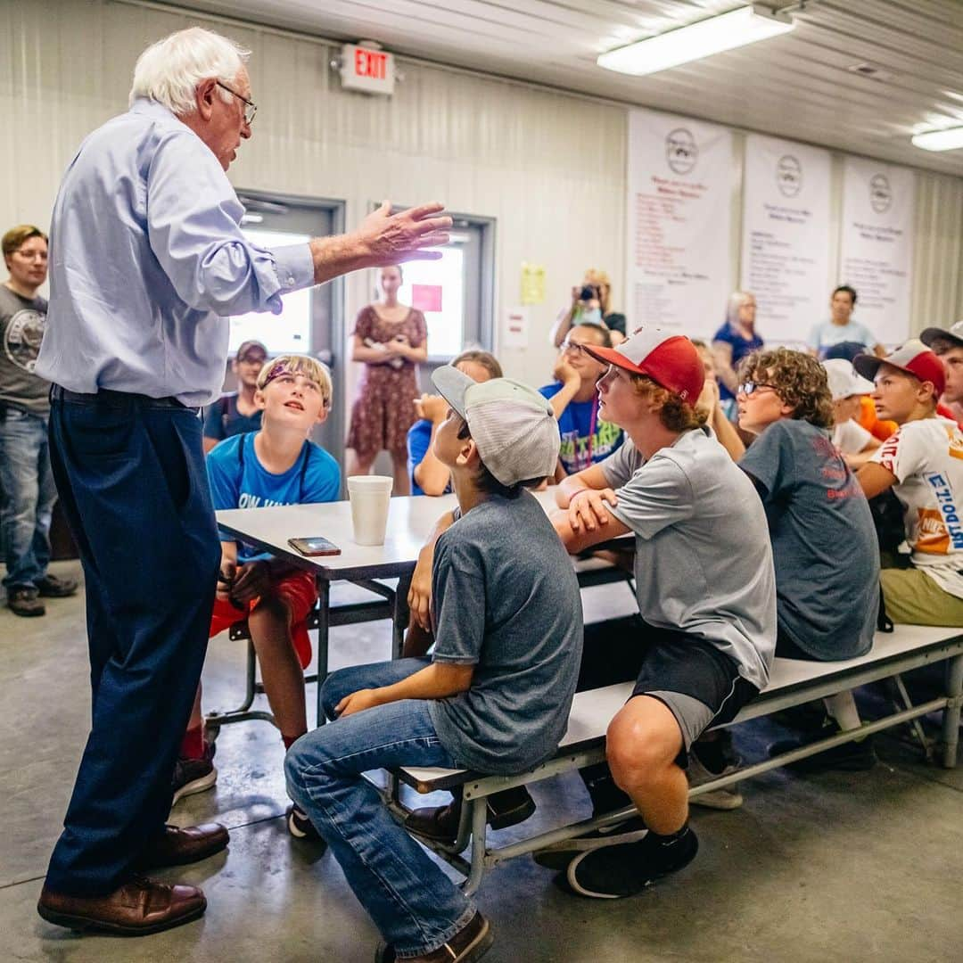 バーニー・サンダースさんのインスタグラム写真 - (バーニー・サンダースInstagram)「A quick social studies lesson at the Union County Fair.」7月22日 9時35分 - berniesanders