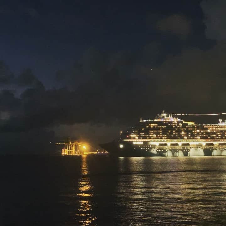 のインスタグラム：「沖縄でも、こんな夜景があるんだね。 #沖縄 #夜景 #豪華客船  #Okinawa #nahaport #nightview #Luxurycruiselines #luxurycruise」