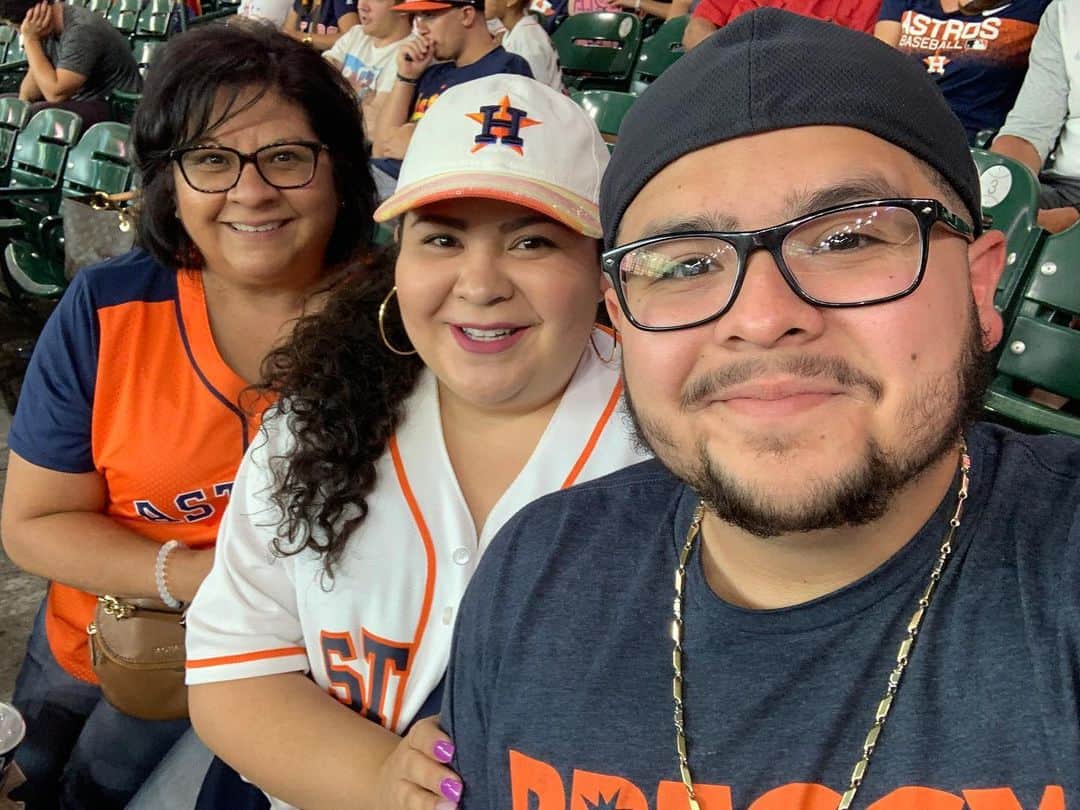 リコ・ロドリゲスのインスタグラム：「Treated my mom and sis to some afternoon baseball!」