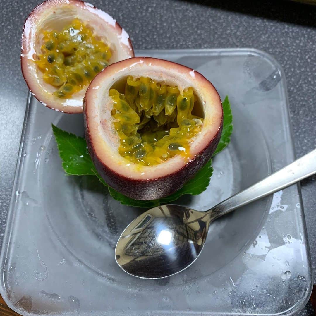 水木一郎さんのインスタグラム写真 - (水木一郎Instagram)「東京都亜熱帯区の八丈島。 アシタバが有名だけど椎茸も新鮮な魚も郷土料理も島の人々も海も山も一言では言い表せない魅力のある島Z!  #八丈島 #八丈島夏まつり #郷土料理 #パッションフルーツ #東京都亜熱帯区  #水木一郎」7月22日 9時48分 - ichiromizuki